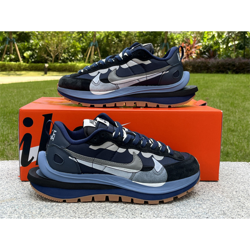 NikeSacai x VaporWaffle “Tour” Sneaker Dark Blue