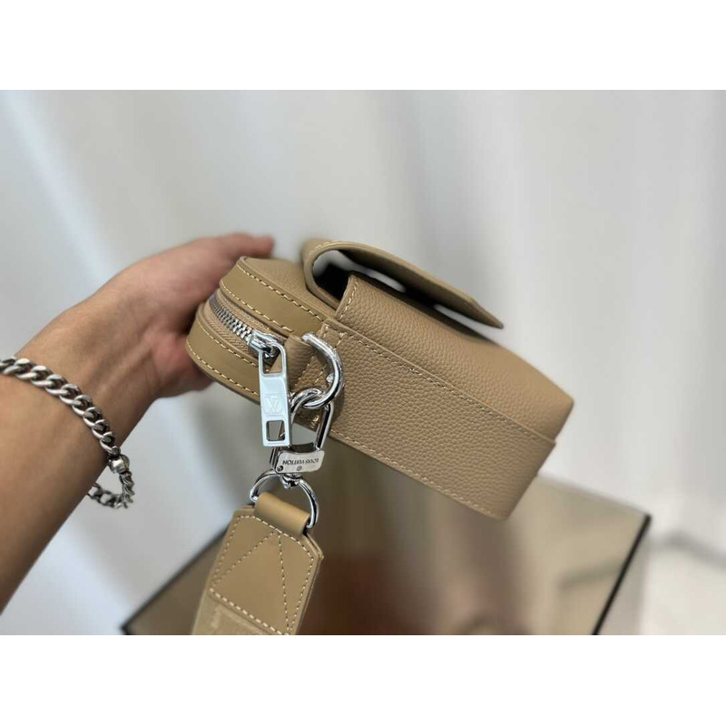 l**is V*t*n fastline messenger bag cowhide beige