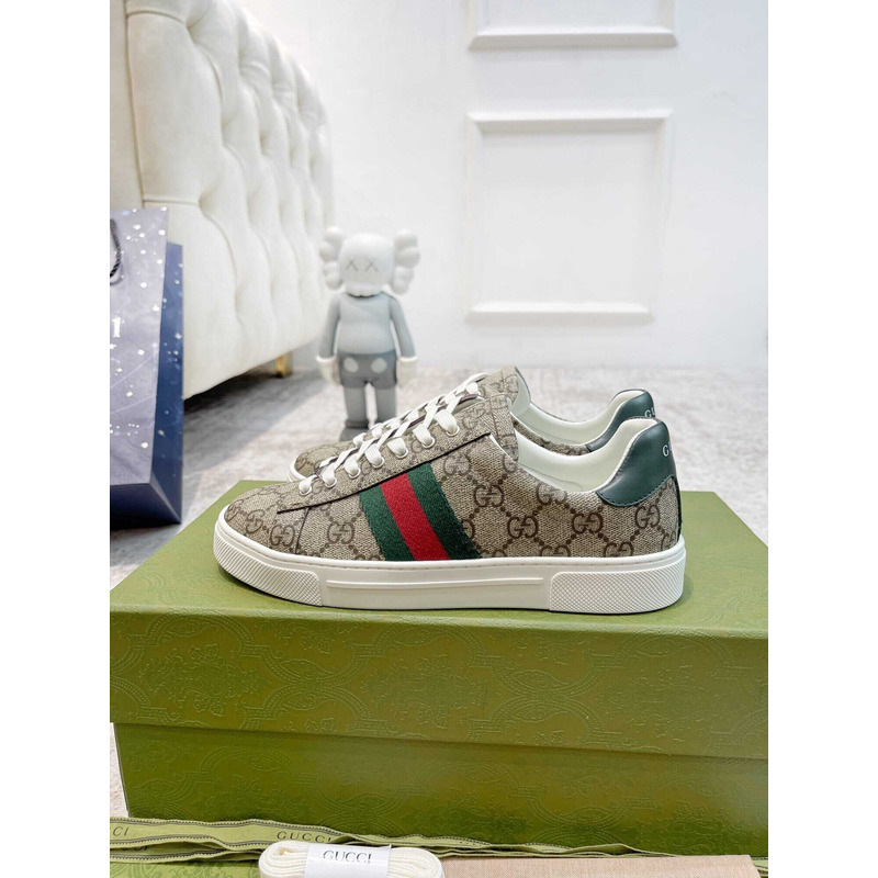 g*u*i ace sneaker with green and red web beige and ebony gg S*p*e