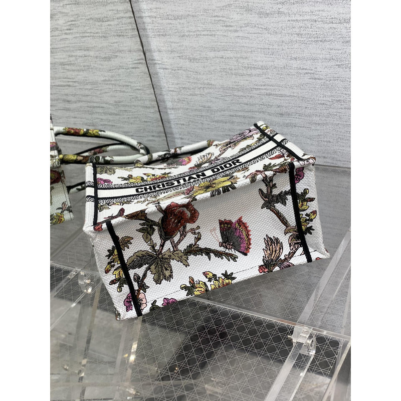 D*or small D*or book tote handbag embroidery white multi