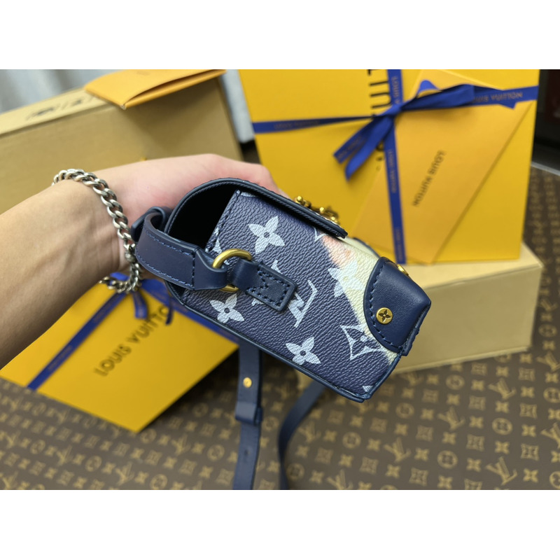 l**is V*t*n steamer wearable wallet ink blue