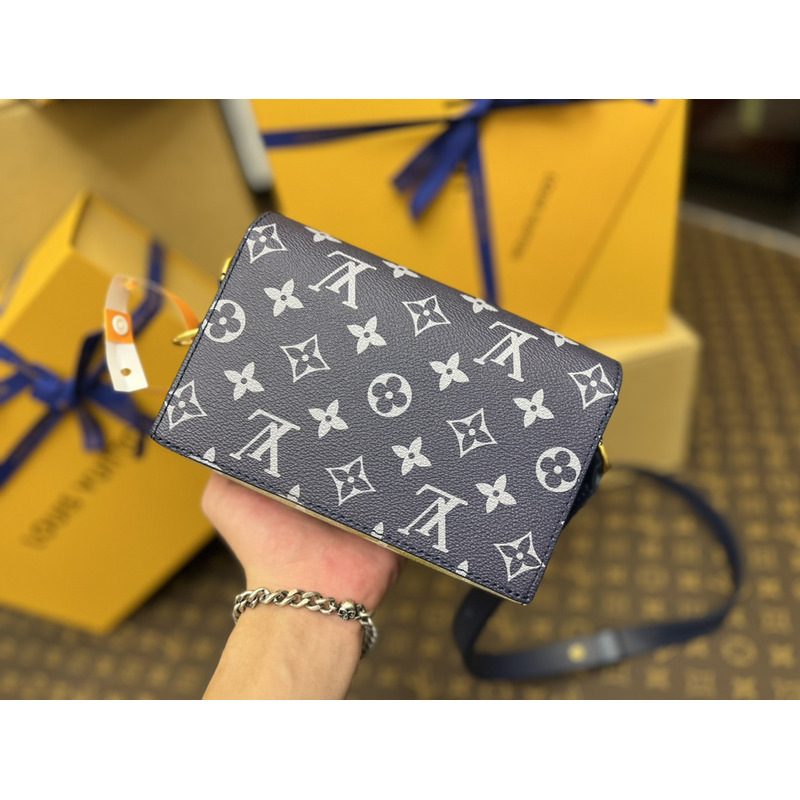 l**is V*t*n steamer wearable wallet ink blue