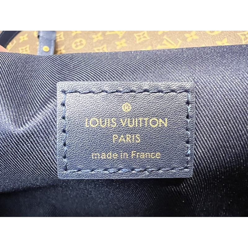 l**is V*t*n steamer wearable wallet ink blue