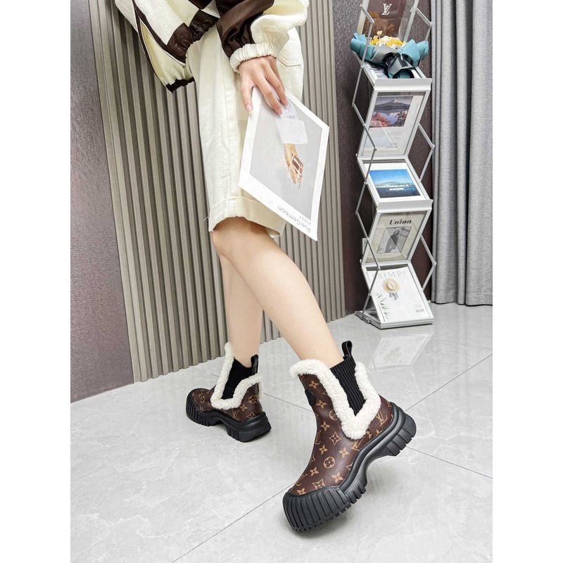 l**is V*t*n ski ruby flat ankle boot monogram