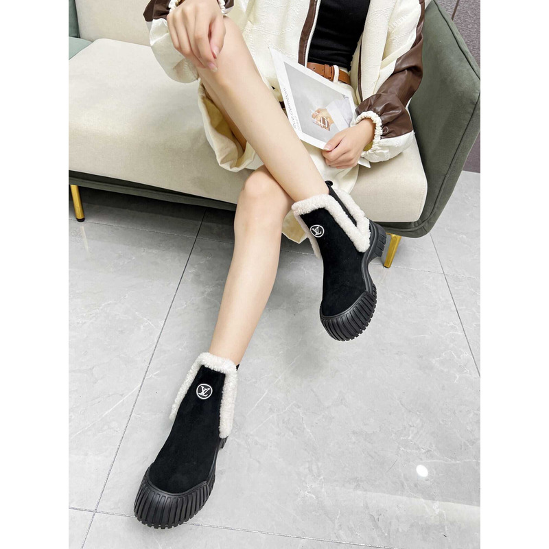 l**is V*t*n ski ruby flat ankle boot black