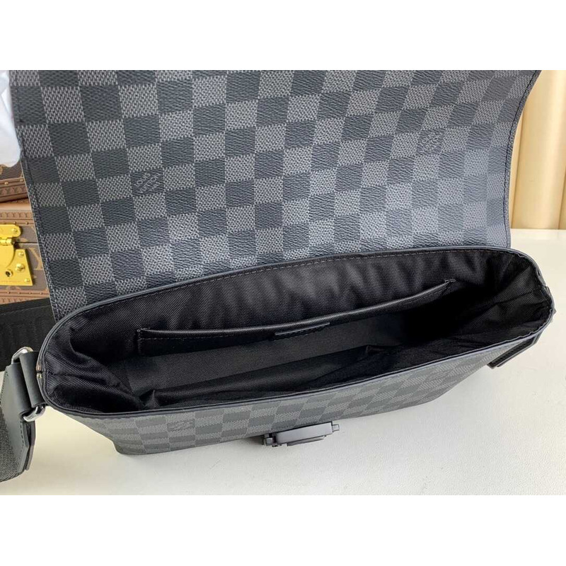 l**is V*t*n messenger pm shoulder bag