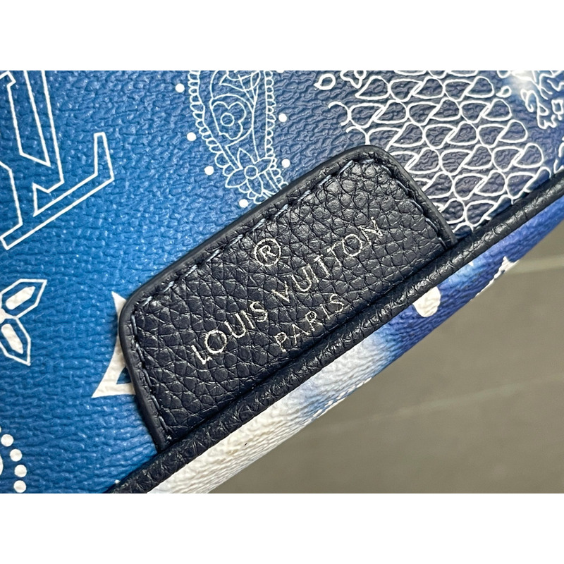 l**is V*t*n bum bag discovery pm monogram bandana bleached blue