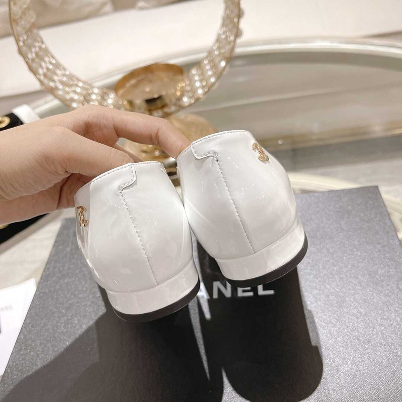 Ch*el flats white and black