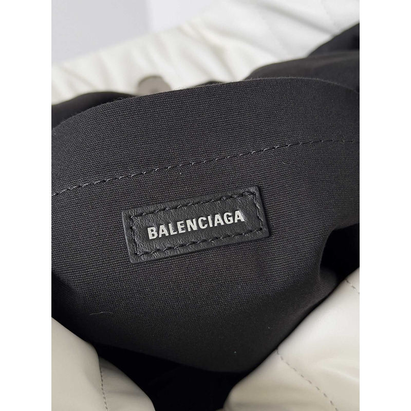 Ba*len*cia*ga women\