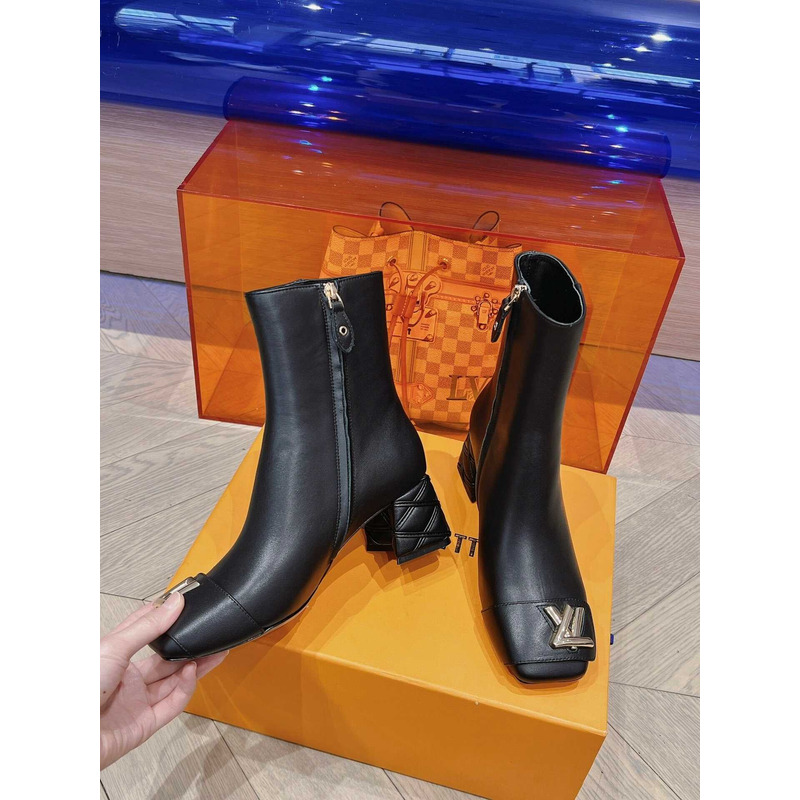 l**is V*t*n shake ankle boot