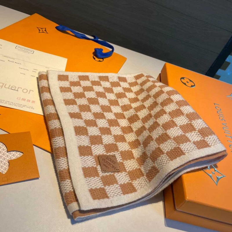 l**is V*t*n néo petit damier scarf beige