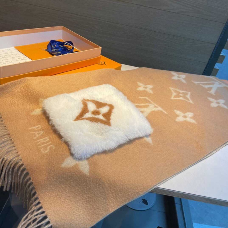 l**is V*t*n cotton scarf brown