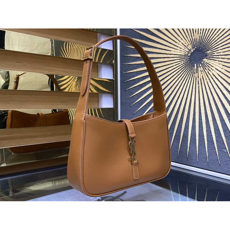 Saint Laurent Le 5 À 7 In Patent Leather Hobo Bag Dune