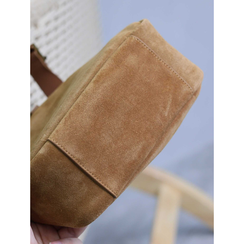 saint laurent le 5 À 7 S*pple small in suede brown caramel