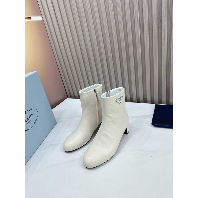 Pra*a leather ankle boots white