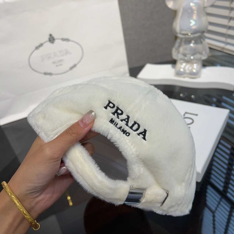 Pra*a velvet baseball cap white