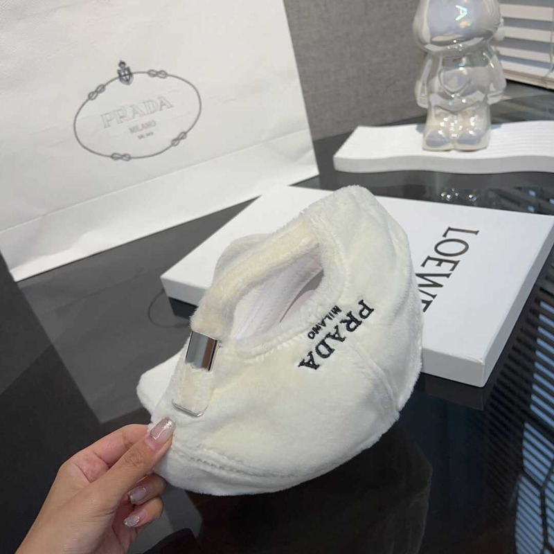 Pra*a velvet baseball cap white