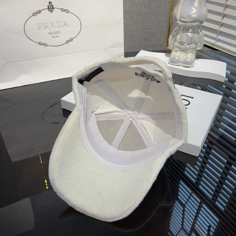 Pra*a velvet baseball cap white