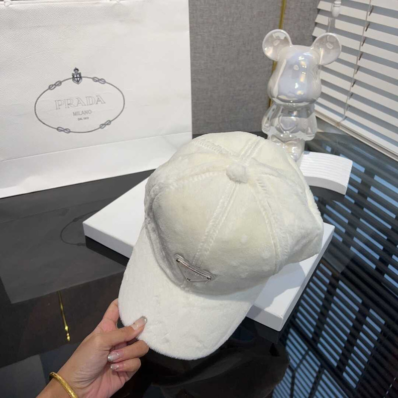 Pra*a velvet baseball cap white