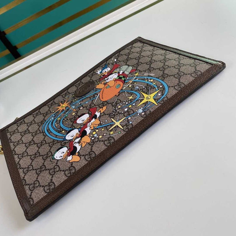 G*u*i x disney donald duck zip holder