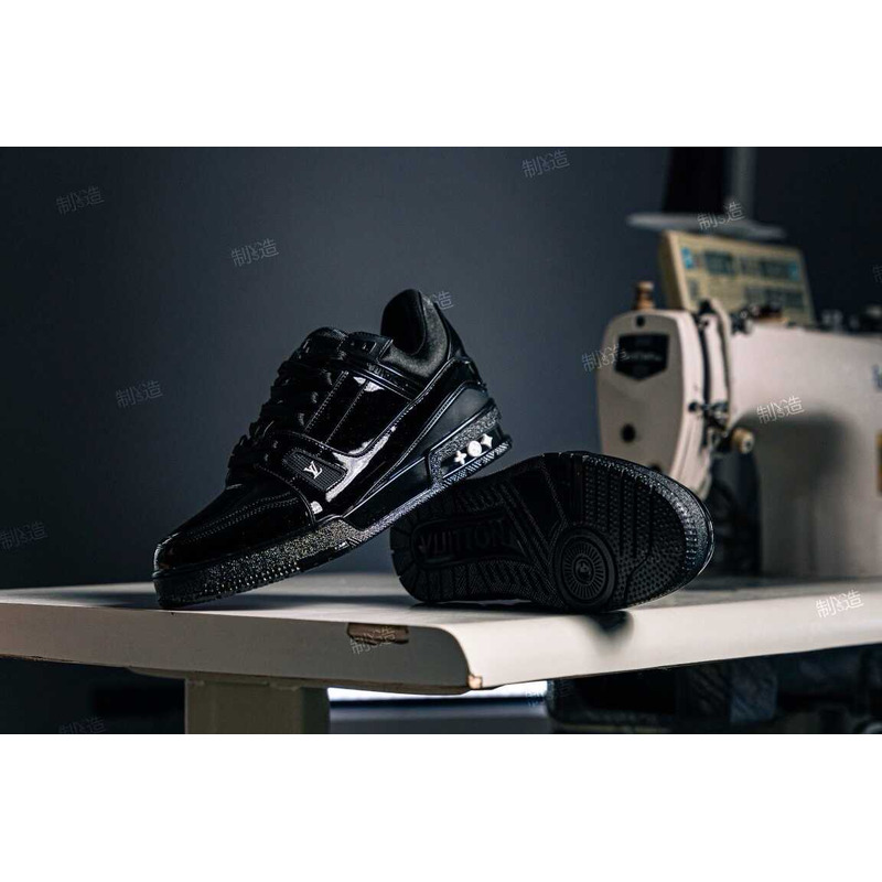 l**is V*t*n metallic black trainer sneaker
