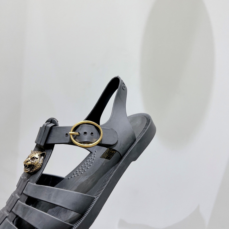 G*u*i rubber buckle strap sandals black