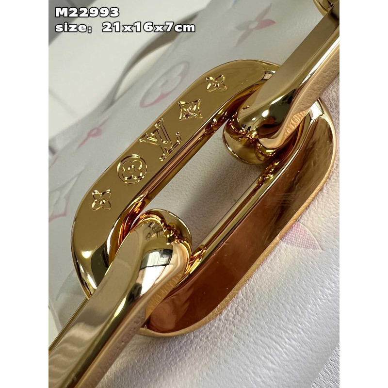 l**is V*t*n coussin bb white