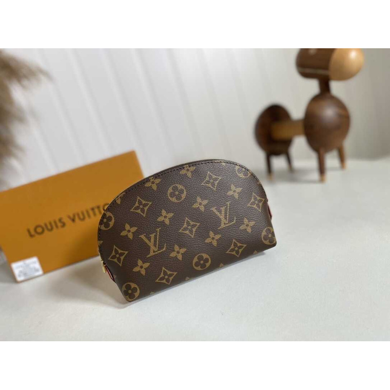 l**is V*t*n cosmetic pouch pm