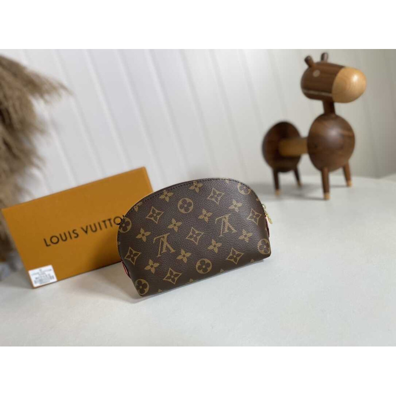 l**is V*t*n cosmetic pouch pm