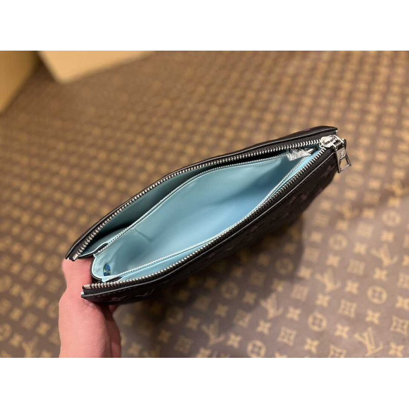 l**is V*t*n coussin pm black