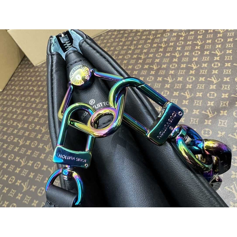 l**is V*t*n coussin pm black