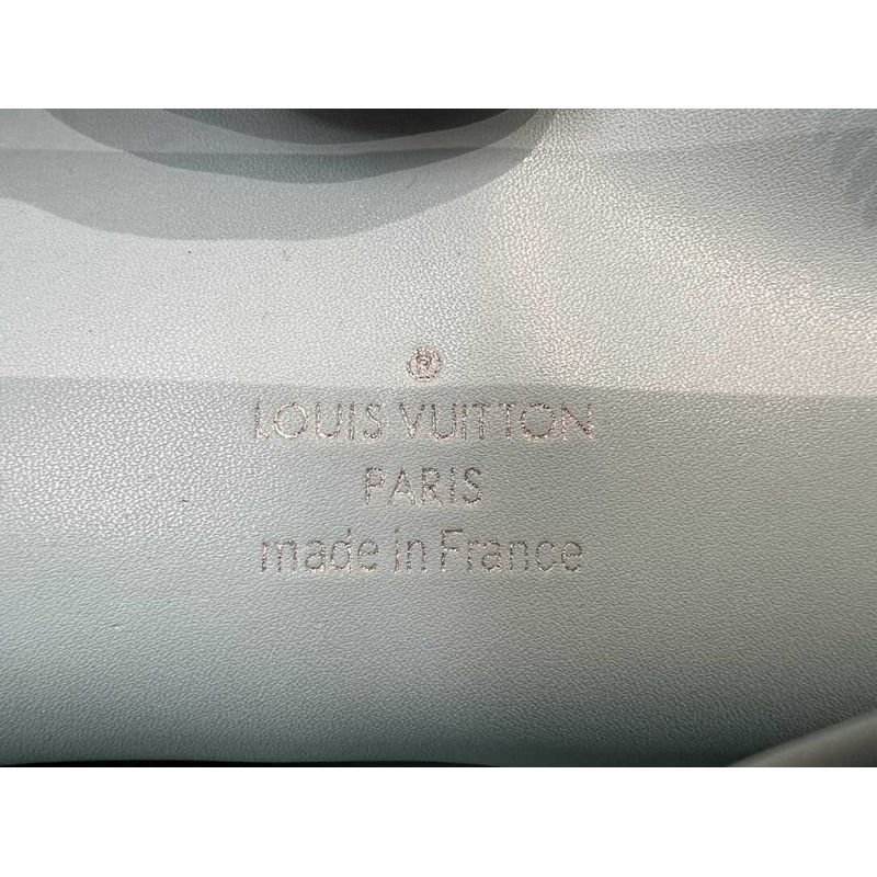 l**is V*t*n coussin pm black