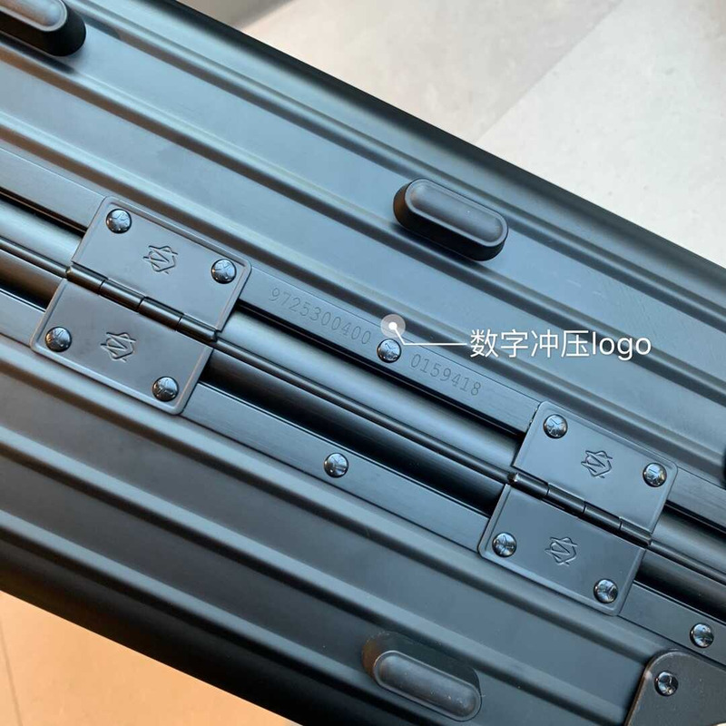 Rimowa Metallic Classic Cabin Luggage Black