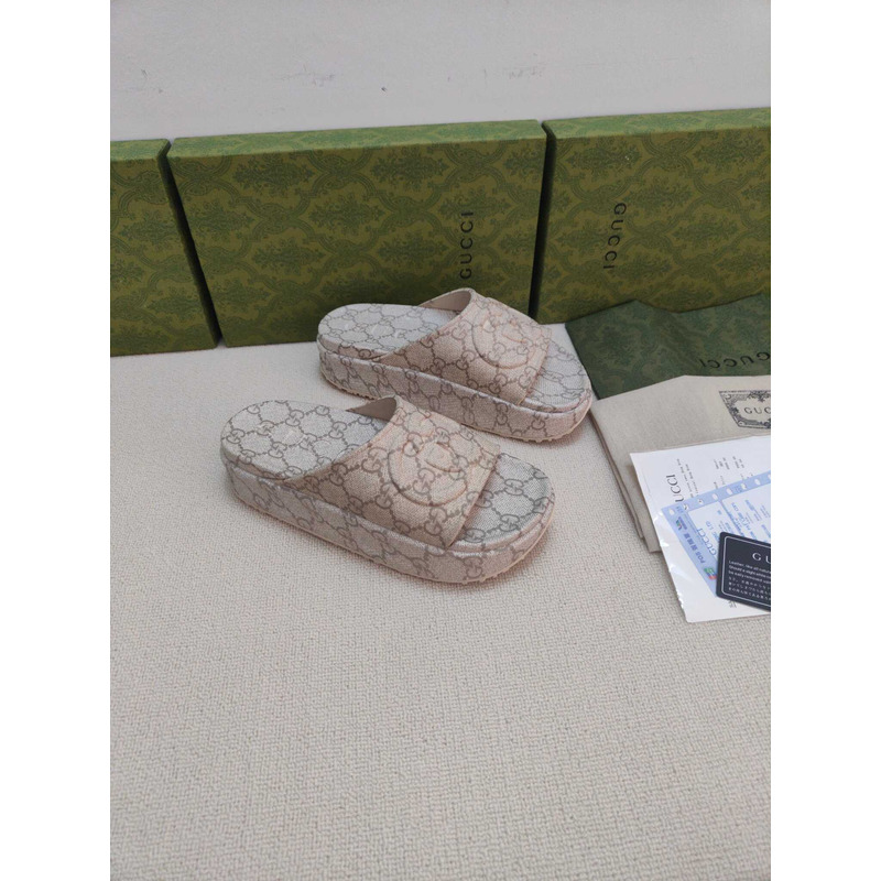 G*u*i slide sandal with interlocking g slides