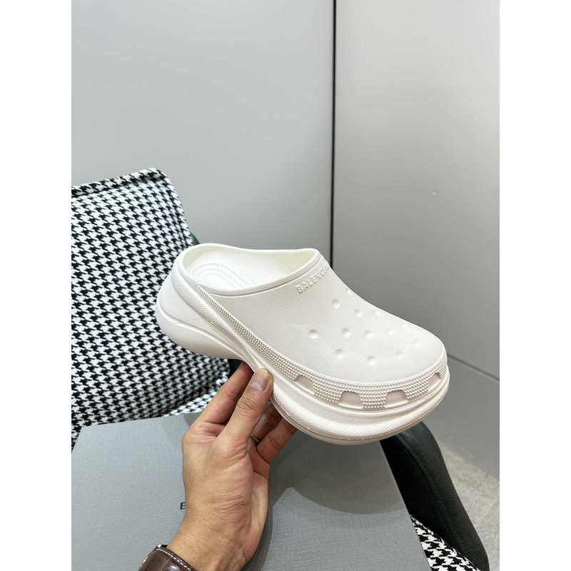 ba*len*cia*ga women\