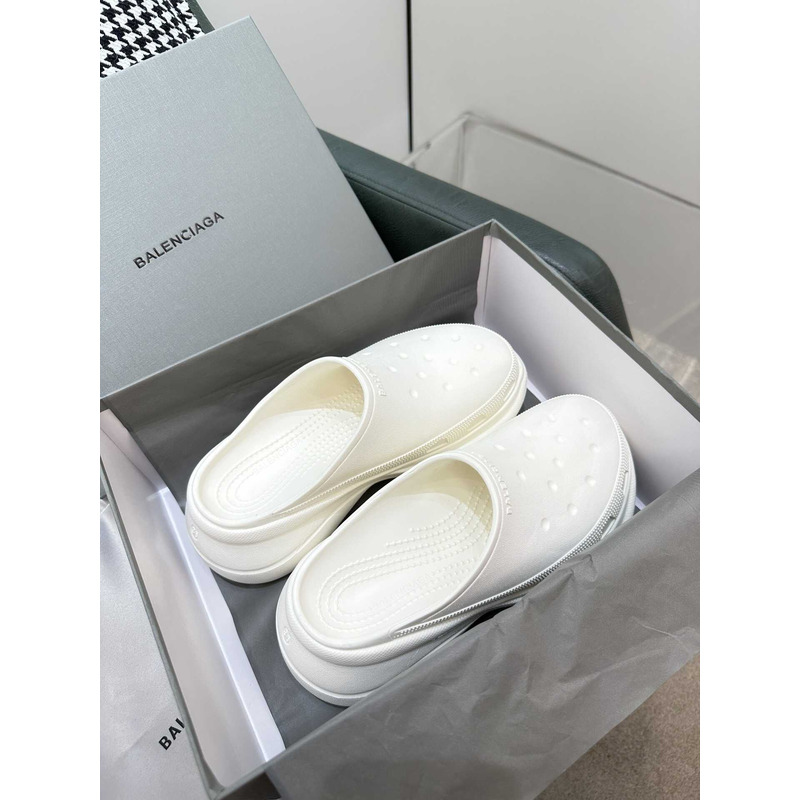 ba*len*cia*ga women\