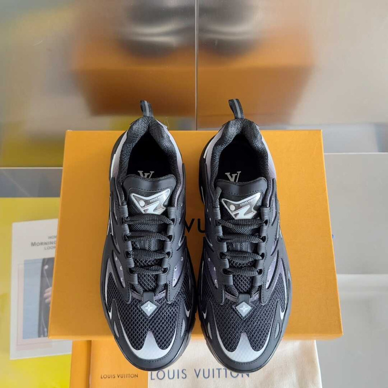 l**is V*t*n runner tatic \