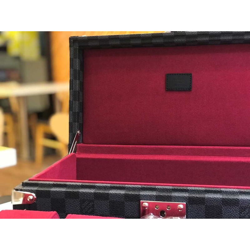 l**is V*t*n damier graphite coffre 8 montre model number