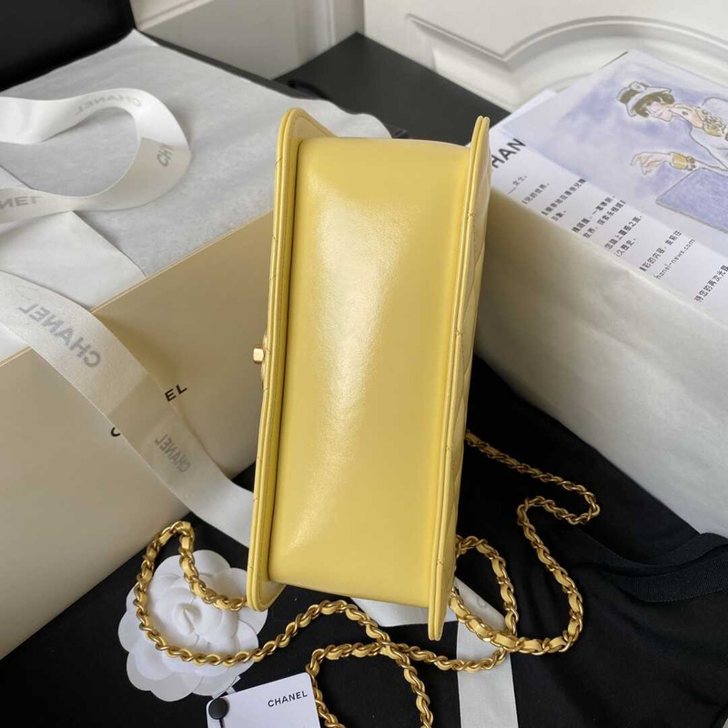 Ch*el classic flap bag in yellow