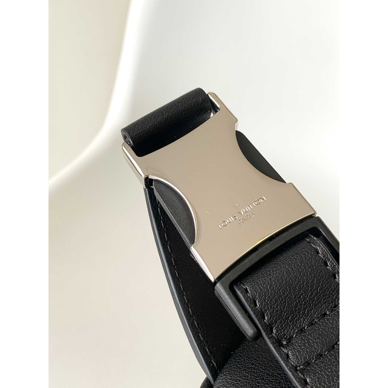 l**is V*t*n campus bumbag