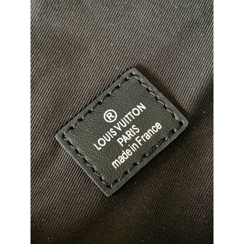 l**is V*t*n campus bumbag