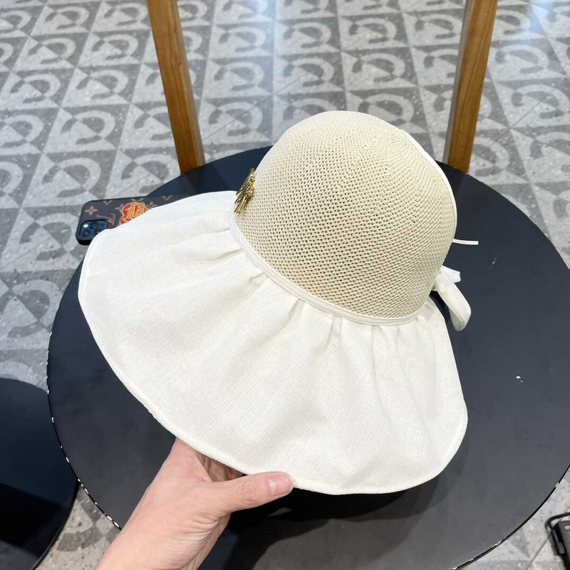 D*or logo bucket hat in white