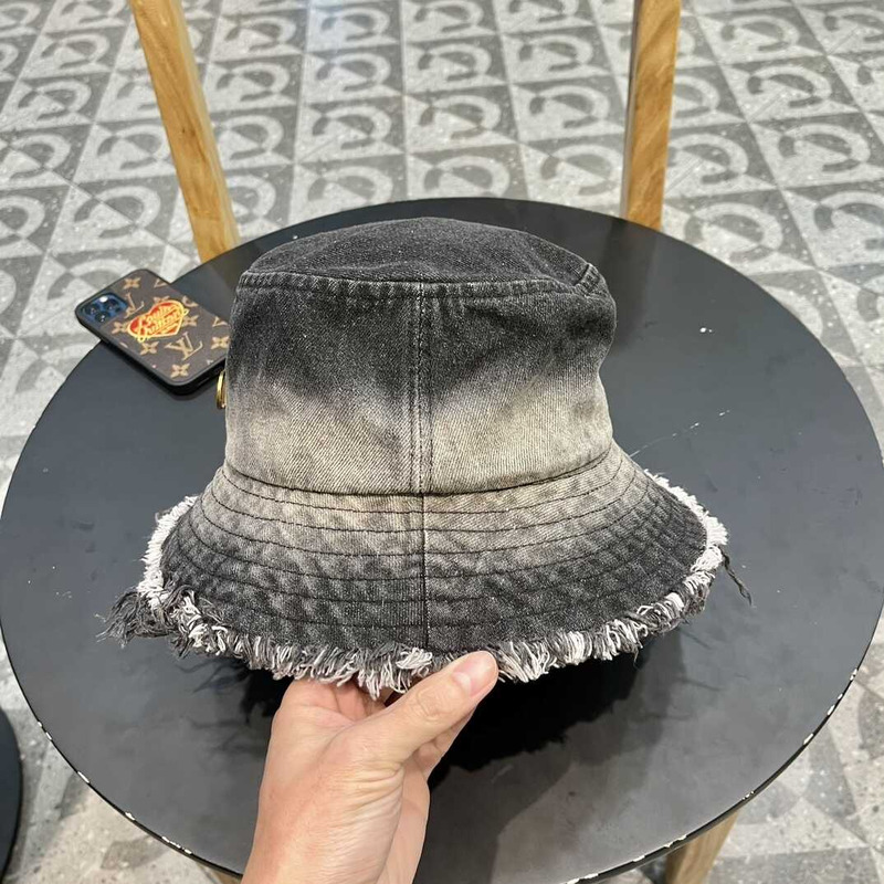 D*or logo bucket hat in black