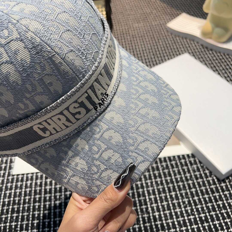 D*or oblique print cap