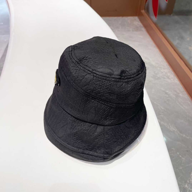 Pra*a bucket hat in black
