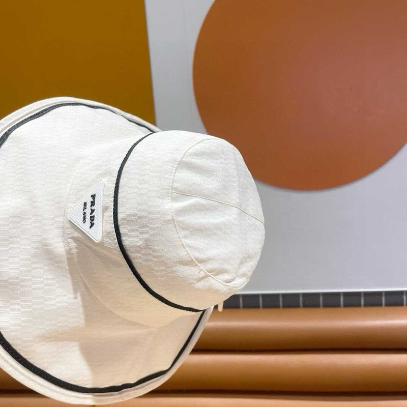 Pra*a bucket hat white
