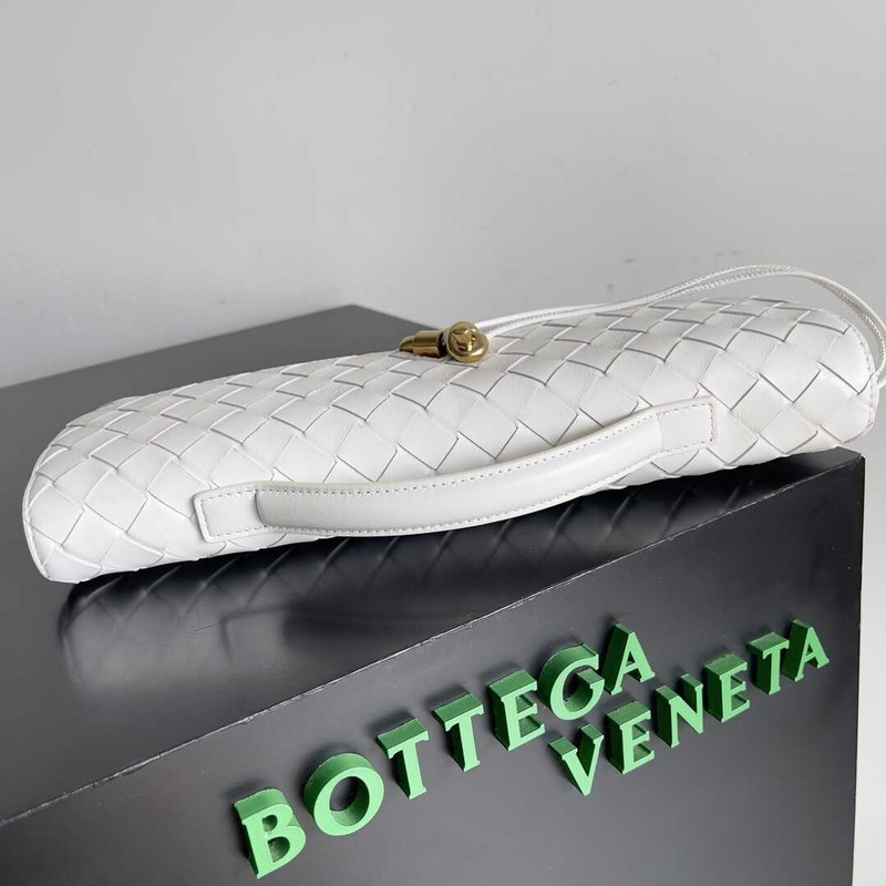 Bo*te*ga ve*ne*ta long clutch andiamo with handle white