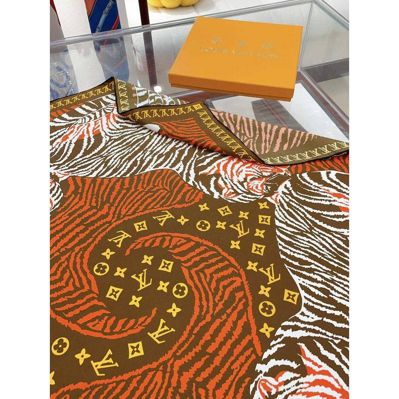 l**is V*t*n square scarf in brown