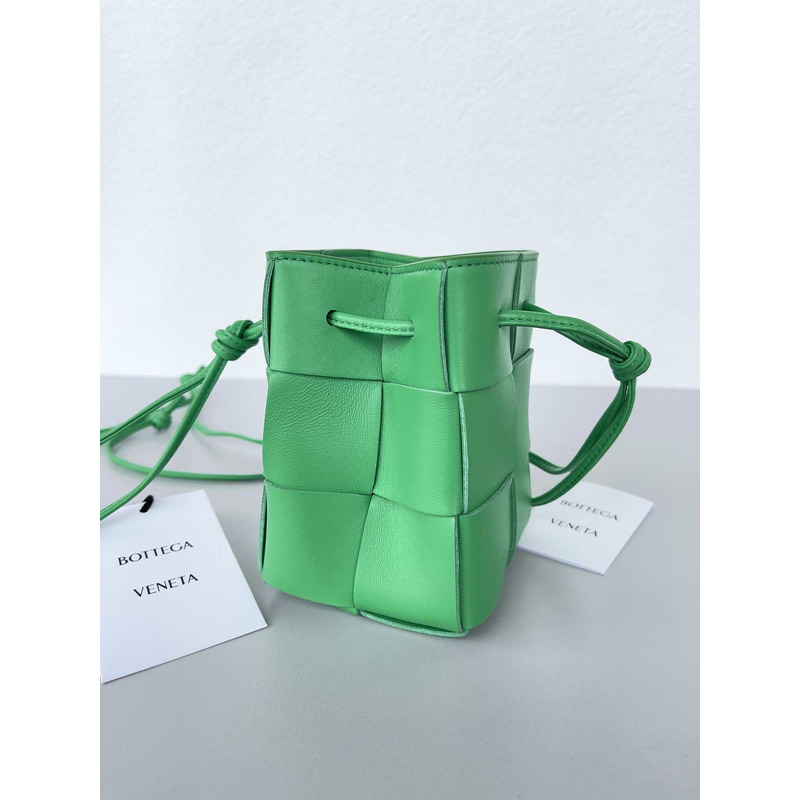 Bo*te*ga ve*ne*ta mini cassette bucket bag in parakeet