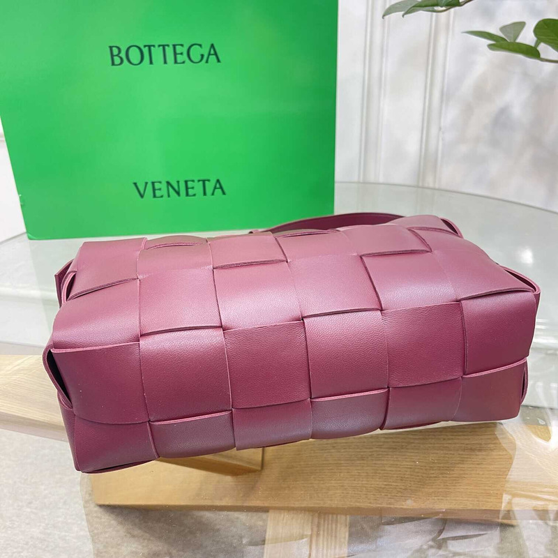 Bo*te*ga ve*ne*ta small cassette in pink